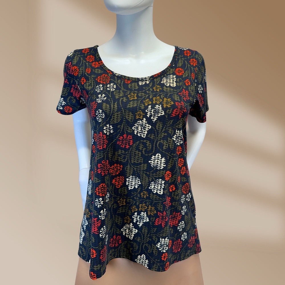 LuLaRoe Women's Navy & Red Floral Hi Low Round Hem Top Size Medium - Picture 1 of 3
